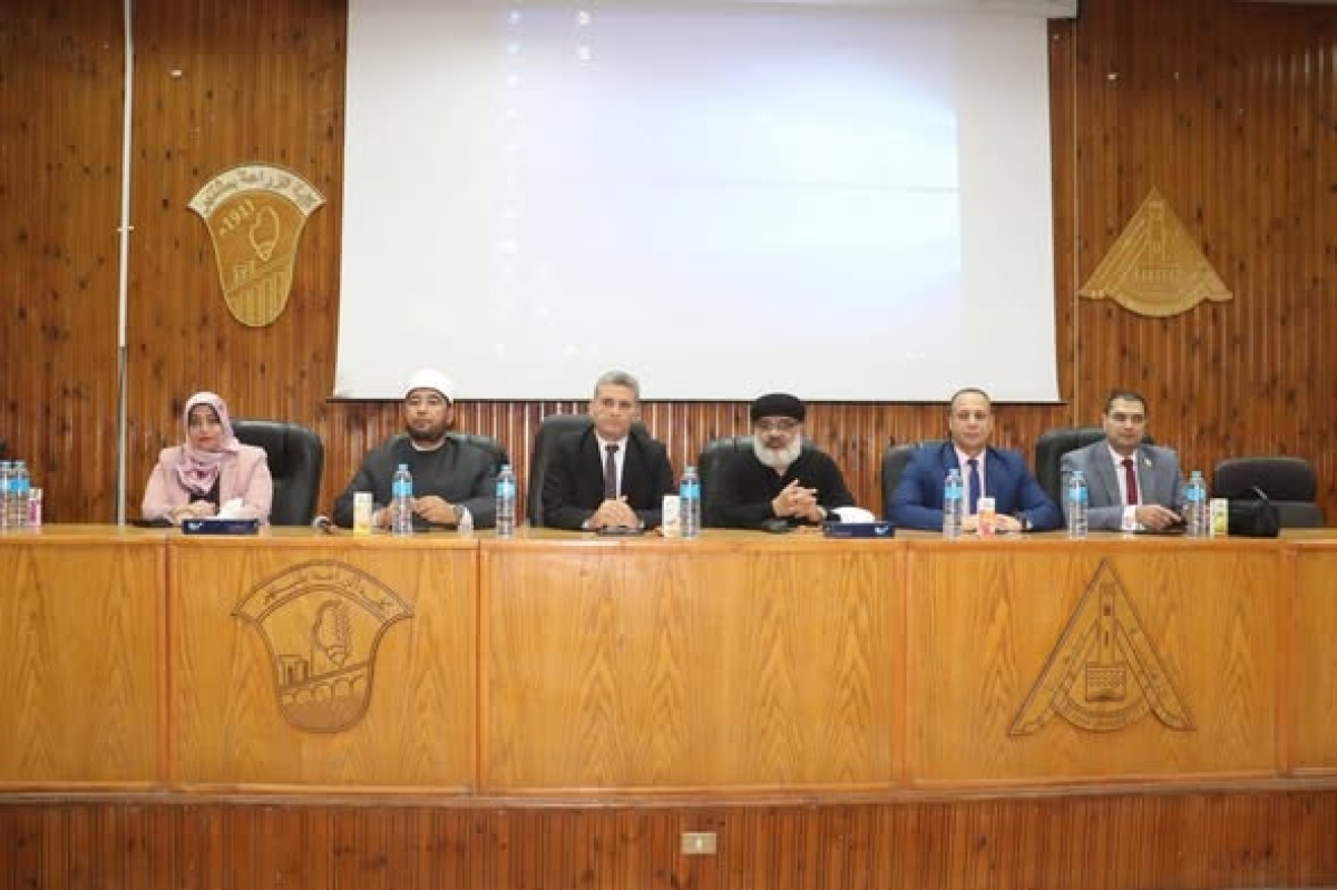 Benha University Organized a Seminar on "Cyber Crimes and Ways to Prevent Them" in Cooperation with the Egyptian House of Family and the Islamic Research Campus